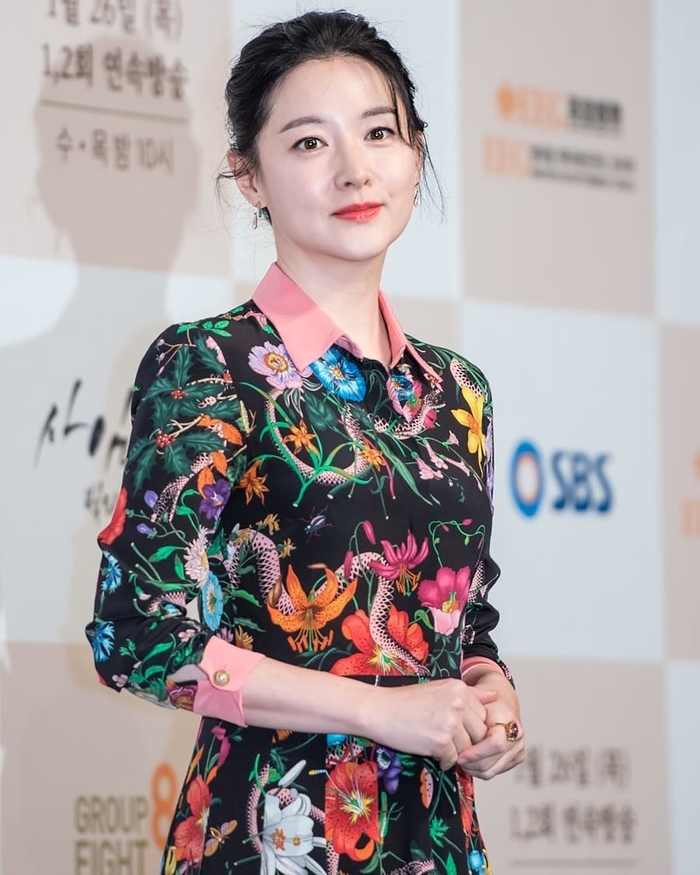 Lee Young Ae (1971)