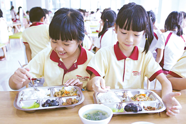 Chế độ ăn uống cho sự phát triển toàn diện của học sinh tiểu học 