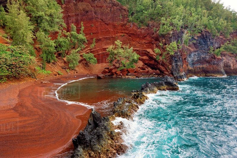 Bãi biển cát đỏ Kaihalulu độc nhất vô nhị ở trên thế giới