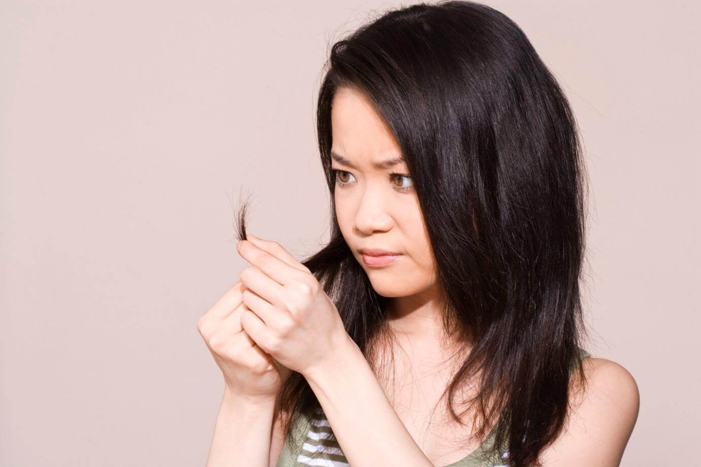 Rụng tóc khi mang thai có nguy hiểm không? Cách khắc phục?